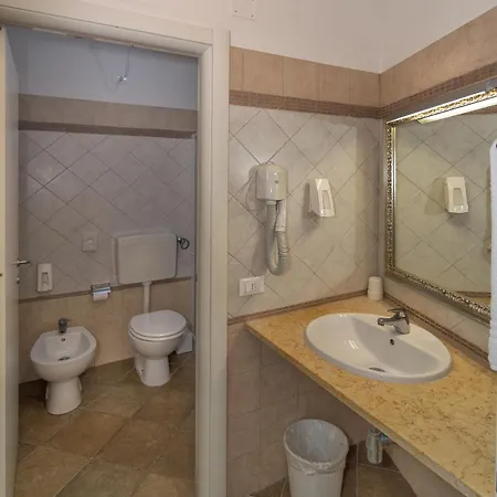 Eden Park פארק נופש 3*